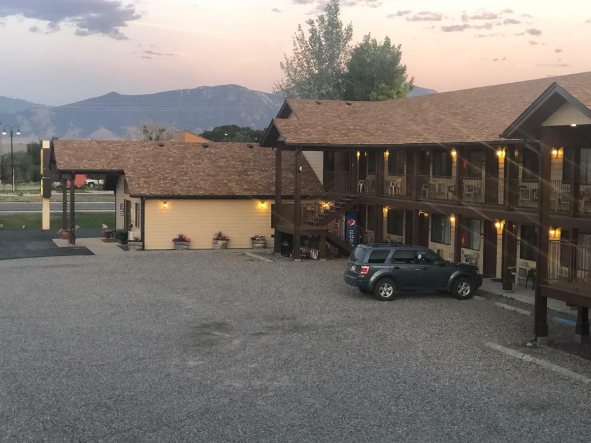 Red Bear Inn Ennis Eksteriør billede